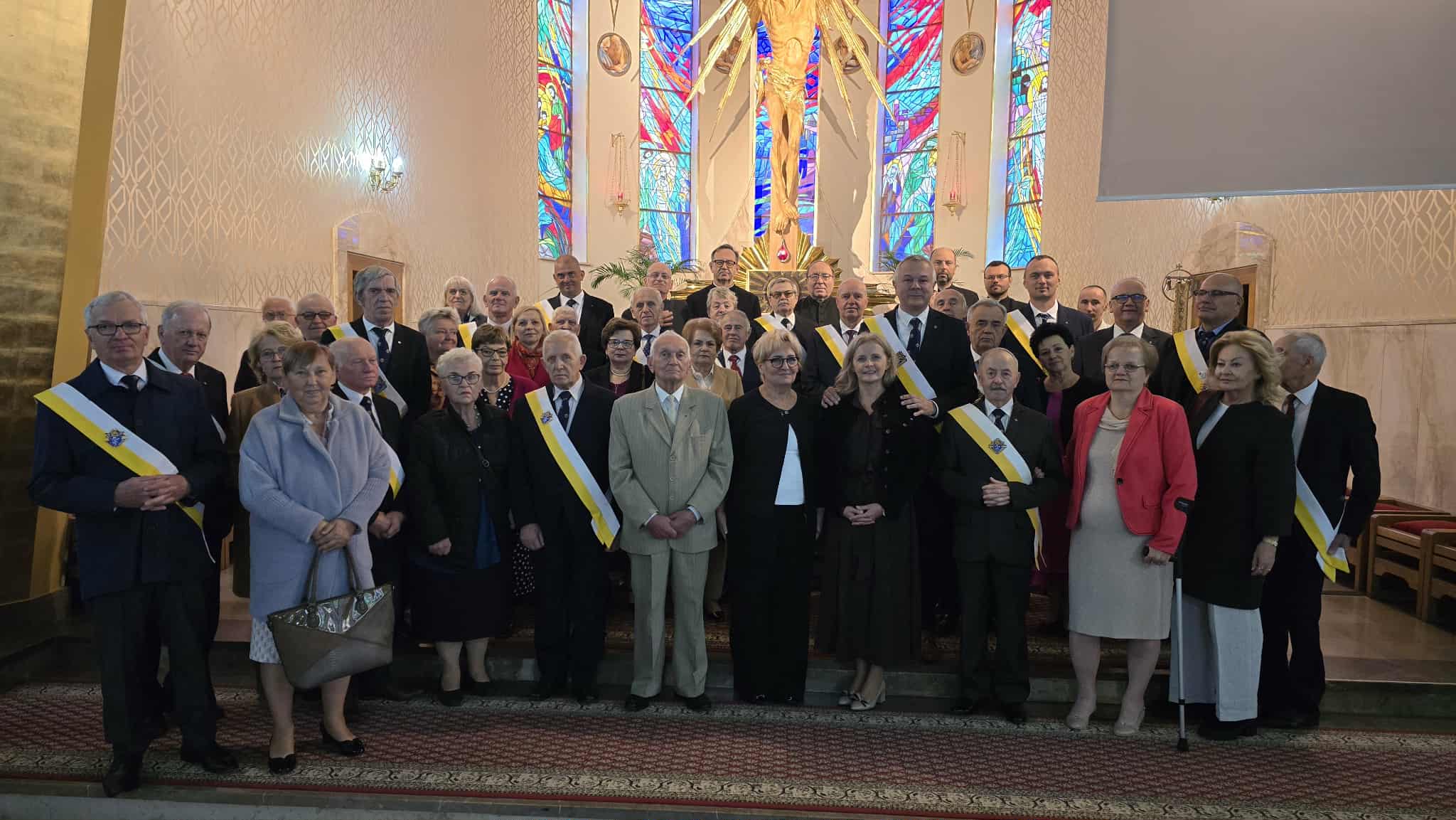 „W SŁUŻBIE JEDNEMU, W SŁUŻBIE WSZYSTKIM” – 15 LAT RYCERZY KOLUMBA W OSTROWCU ŚW.
