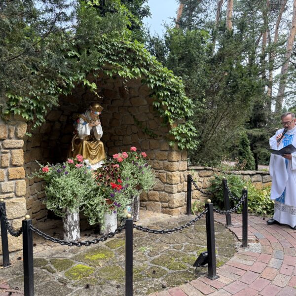 Wieczór Saletyński – modlitwa, wspólnota i zawierzenie Maryi