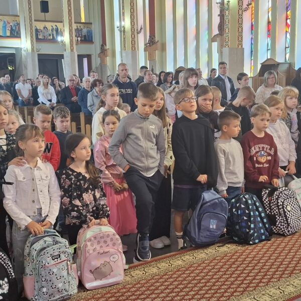 Błogosławieństwo tornistrów i przyborów szkolnych
